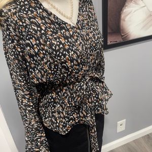 Express Ballon Sleeve Top